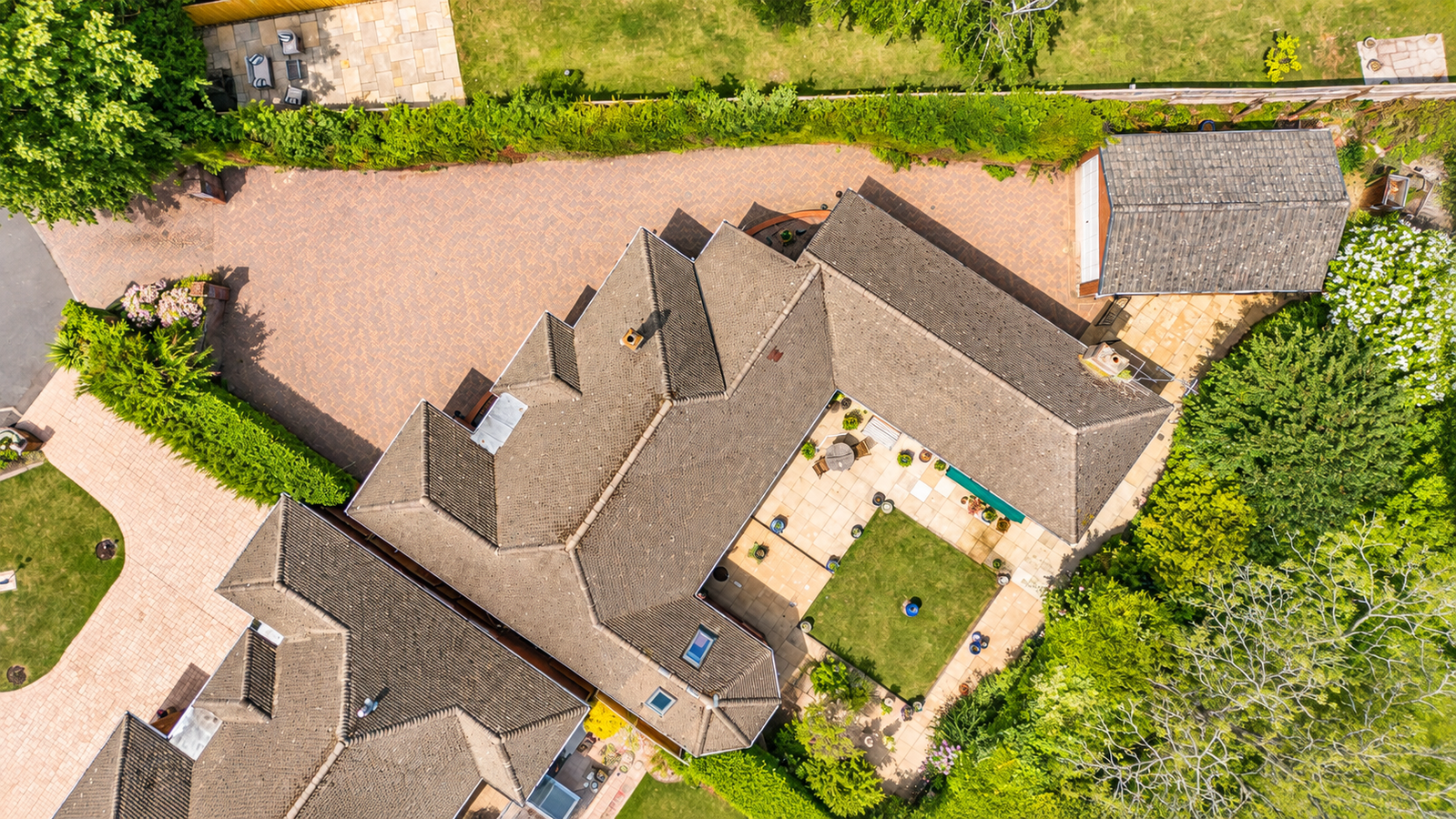 Detached House for sale in Cheltenham, Lansdown Close, Cheltenham, GL51, 2016 m²