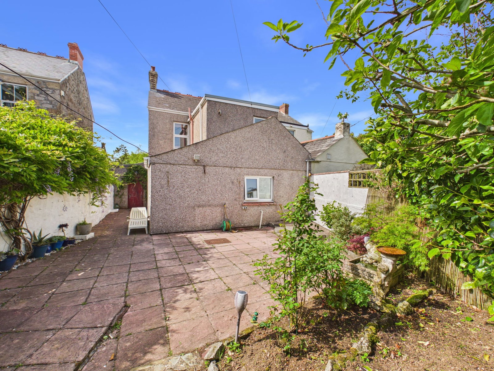 Semi Detached House in Camborne