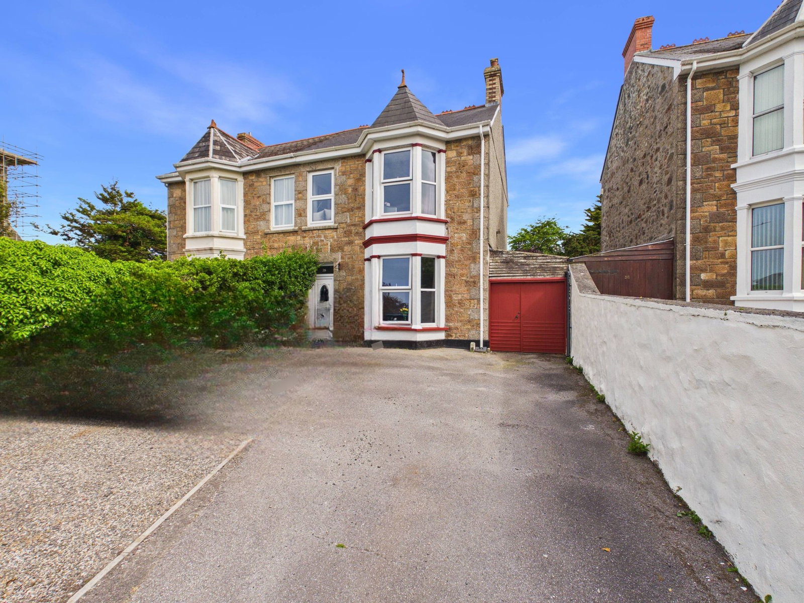 Semi Detached House in Camborne