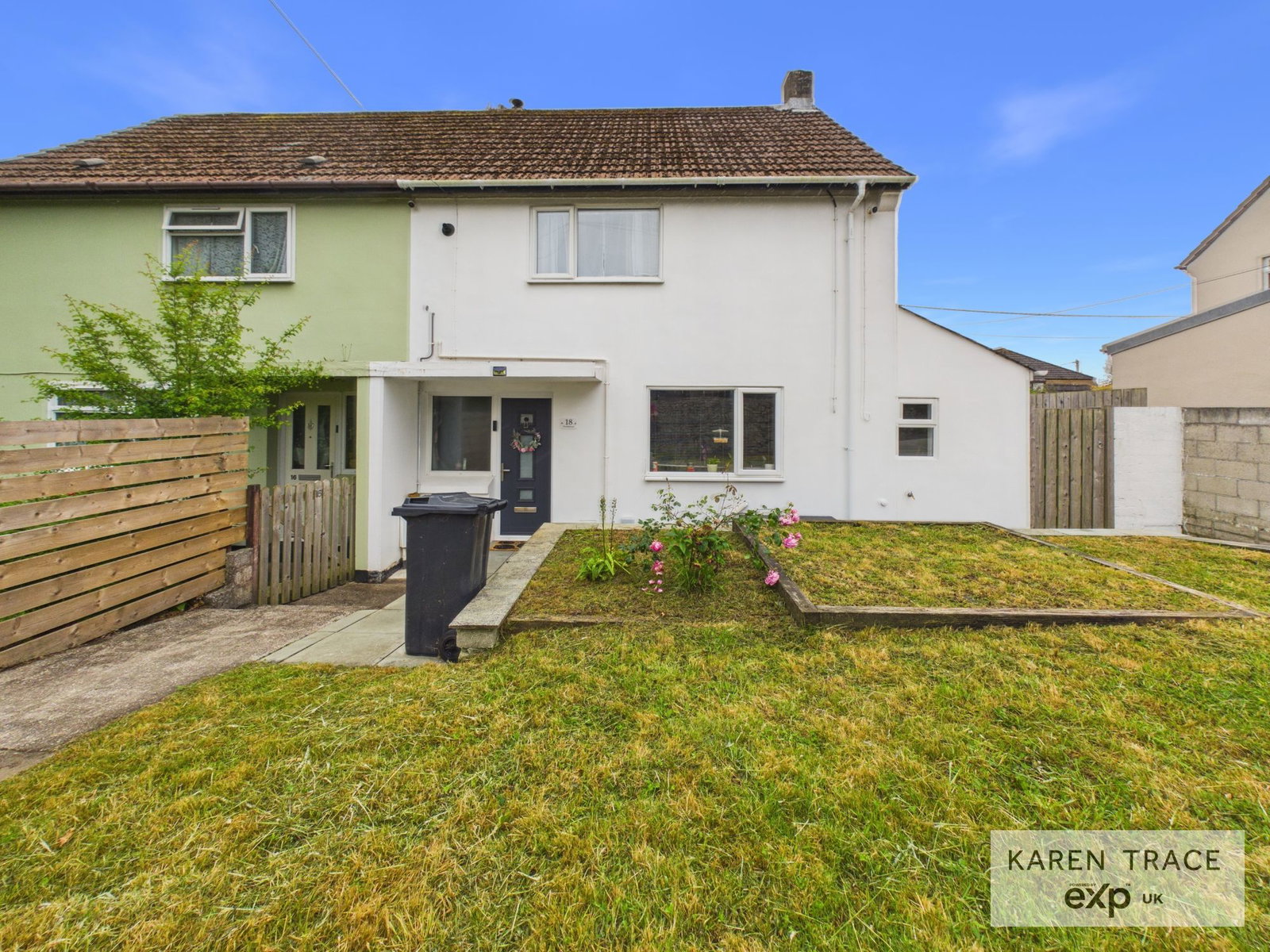 Semi Detached House in Par