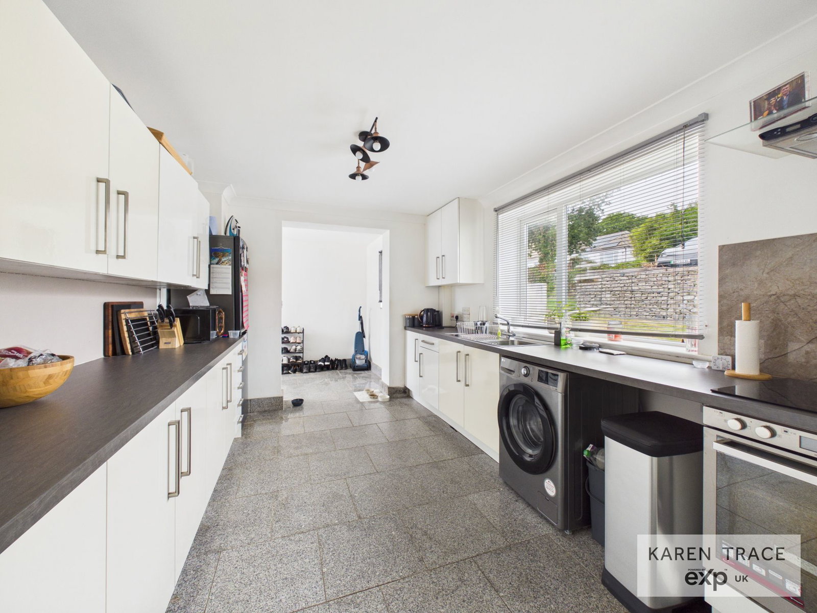 Semi Detached House in Par