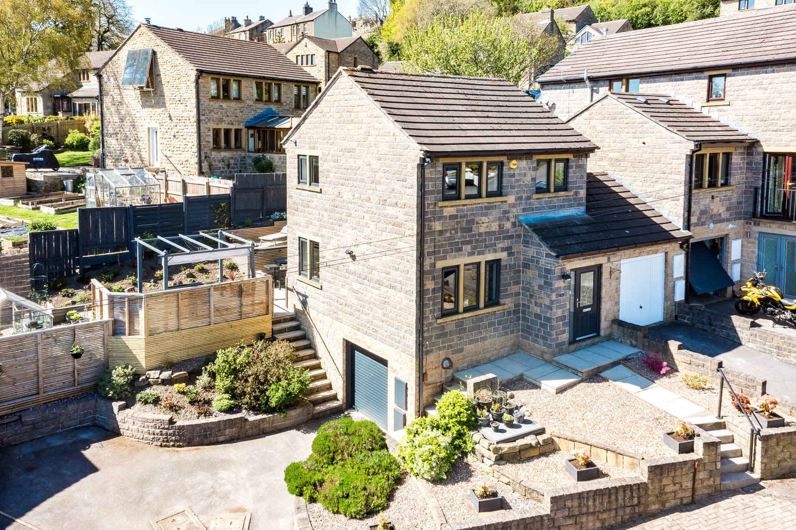 Detached House in Huddersfield