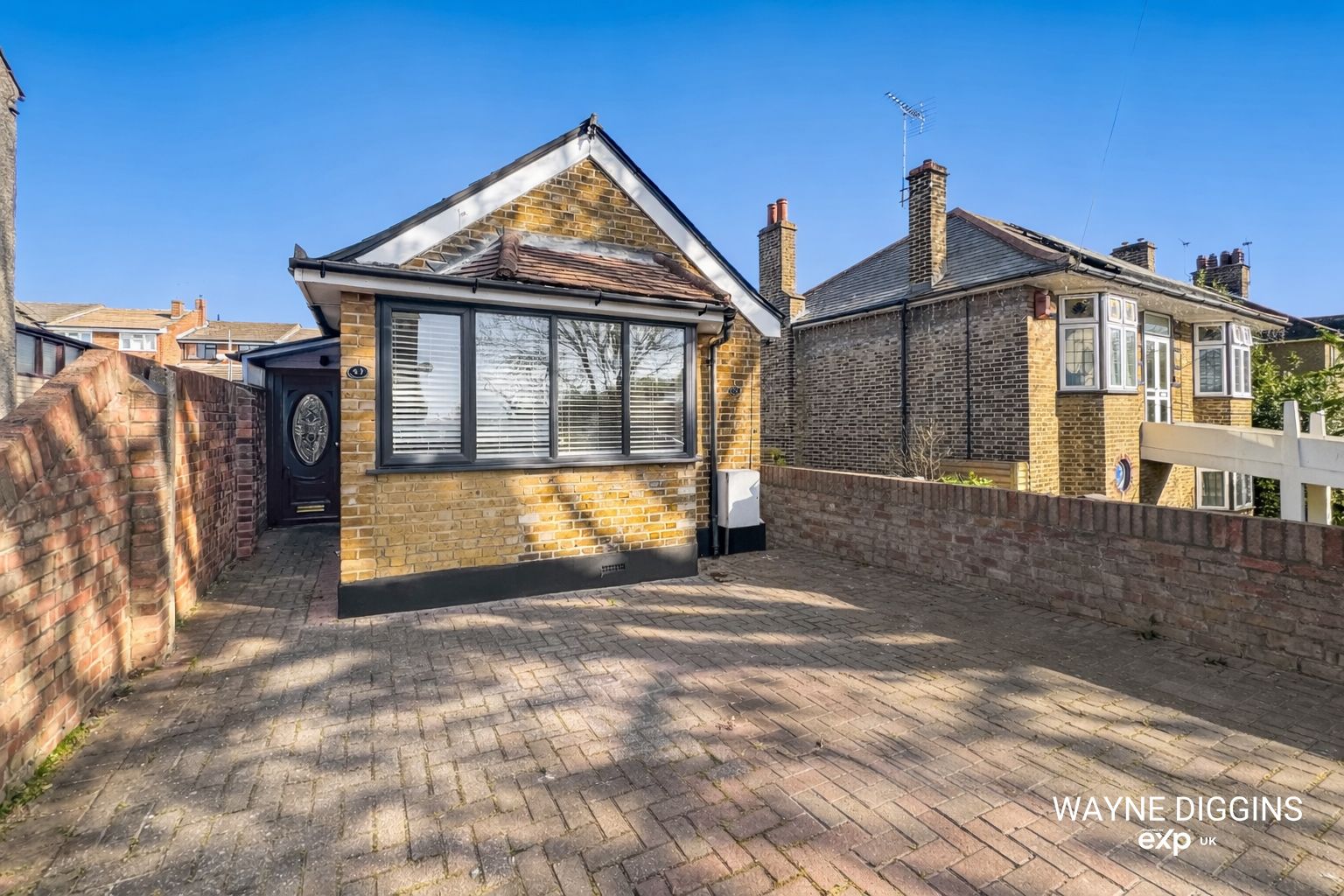 Bungalow in Grays
