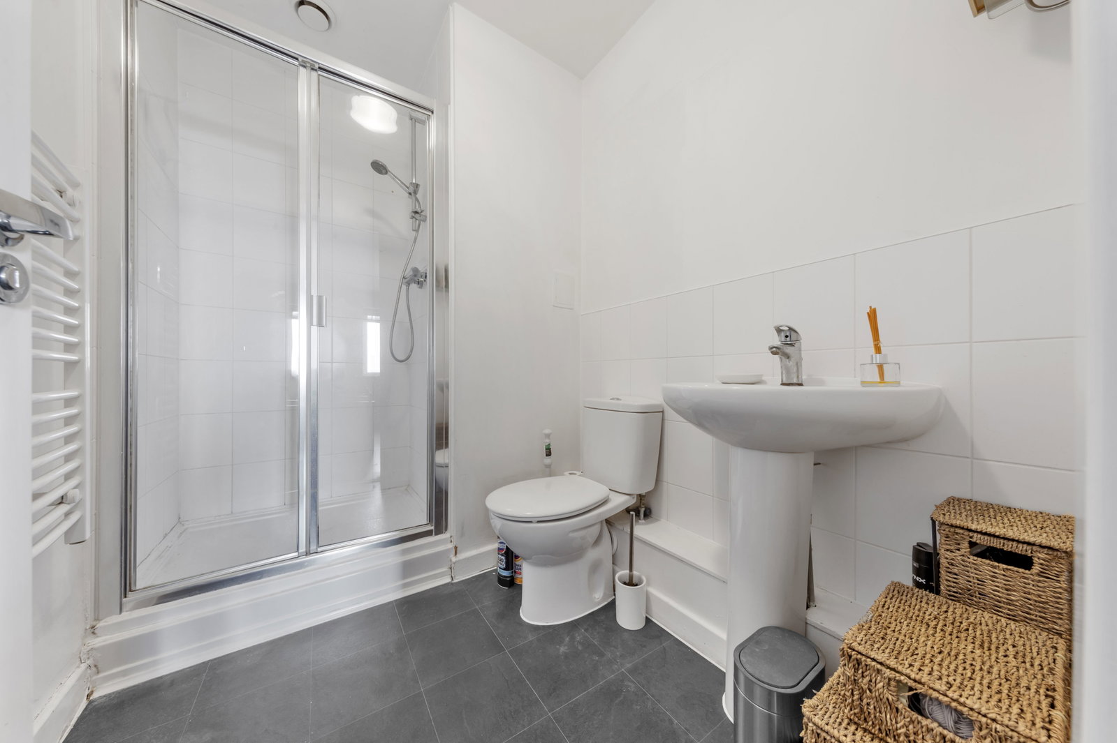 Flat for sale in London, Clydesdale Way, London,  DA17 6FD, 657 m²