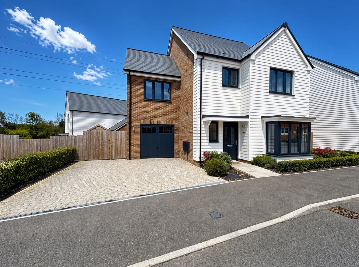 Detached House in Ashford