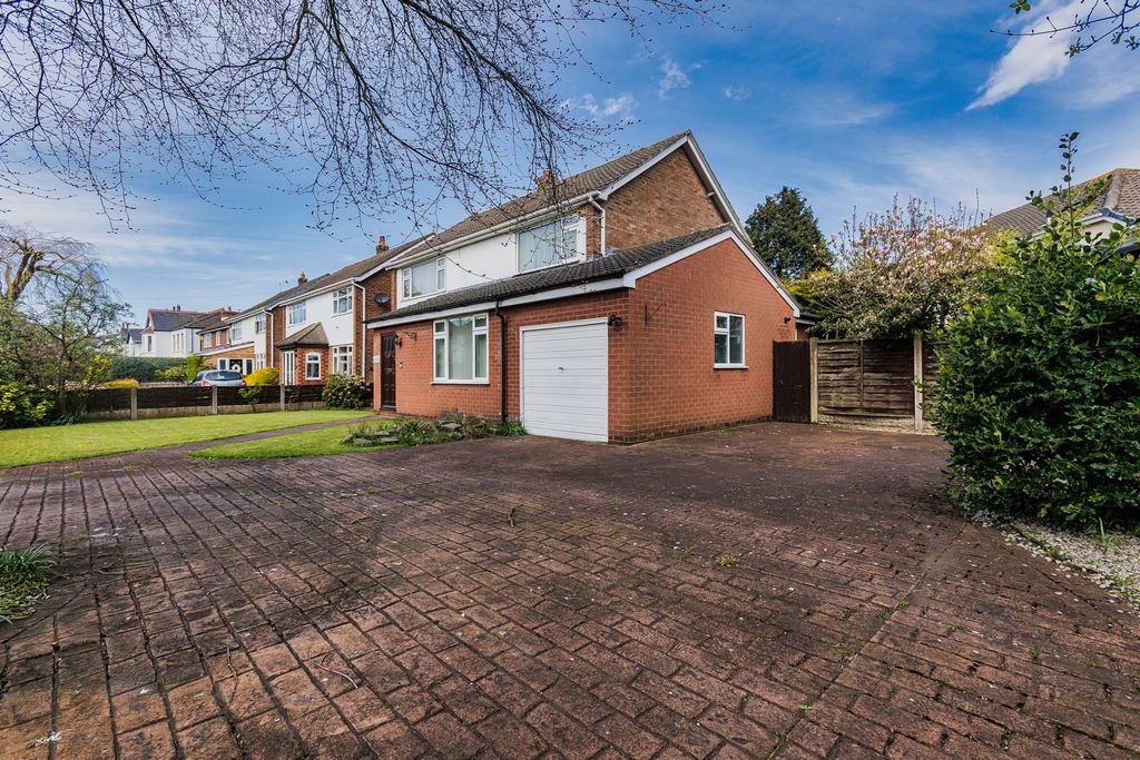 Detached House in Liverpool