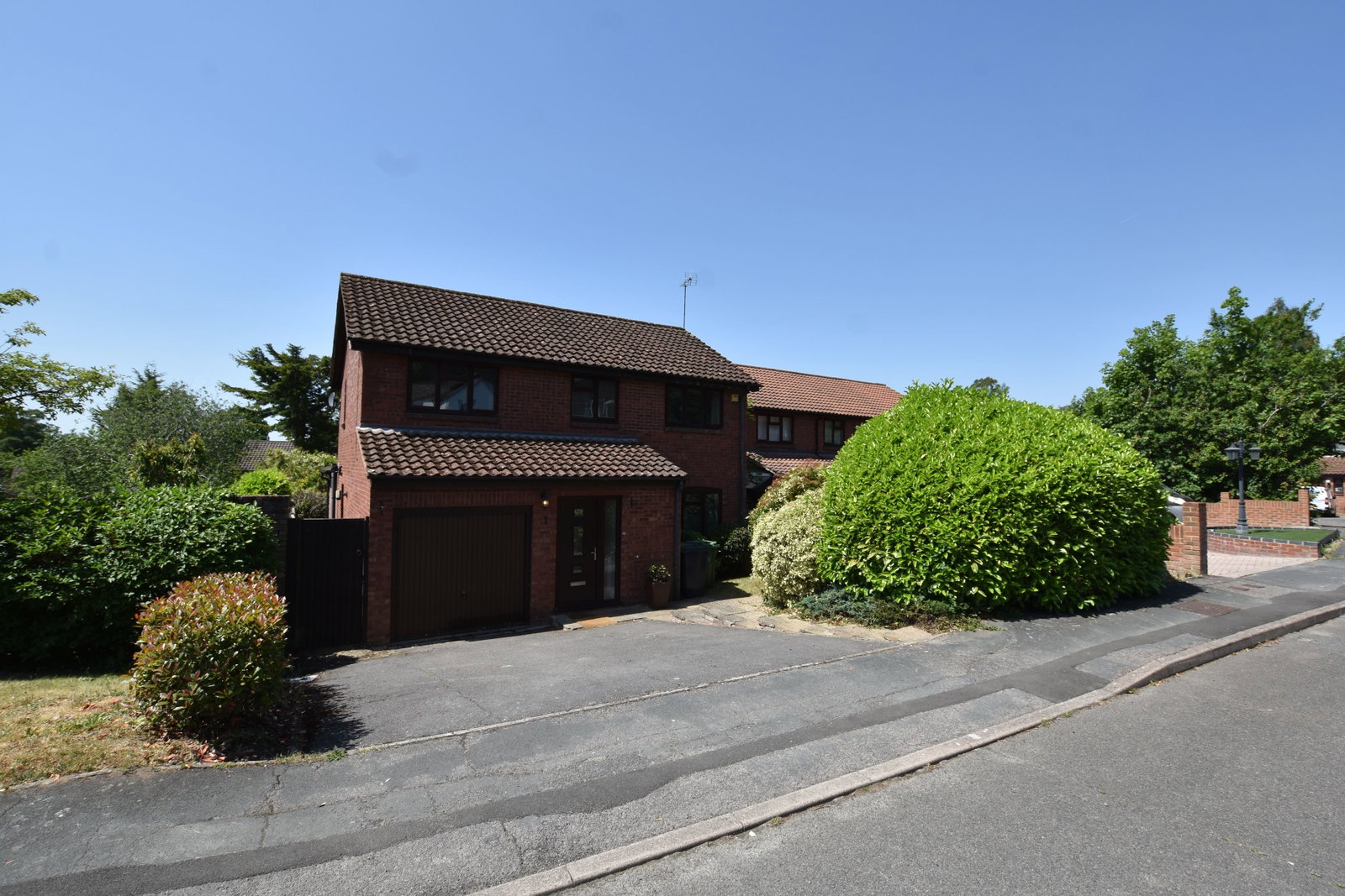 Detached House in Camberley