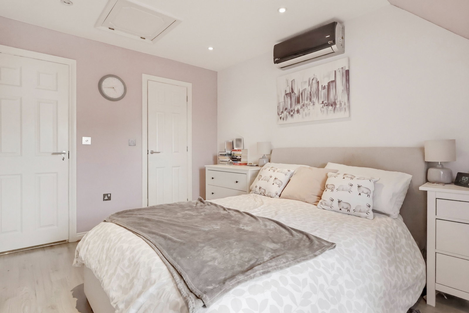Semi Detached House for sale in Wickford, Annett Close, Wickford, SS12