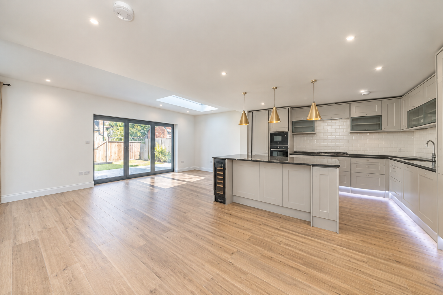 Semi Detached House for sale in London, Erridge Road, London, SW19