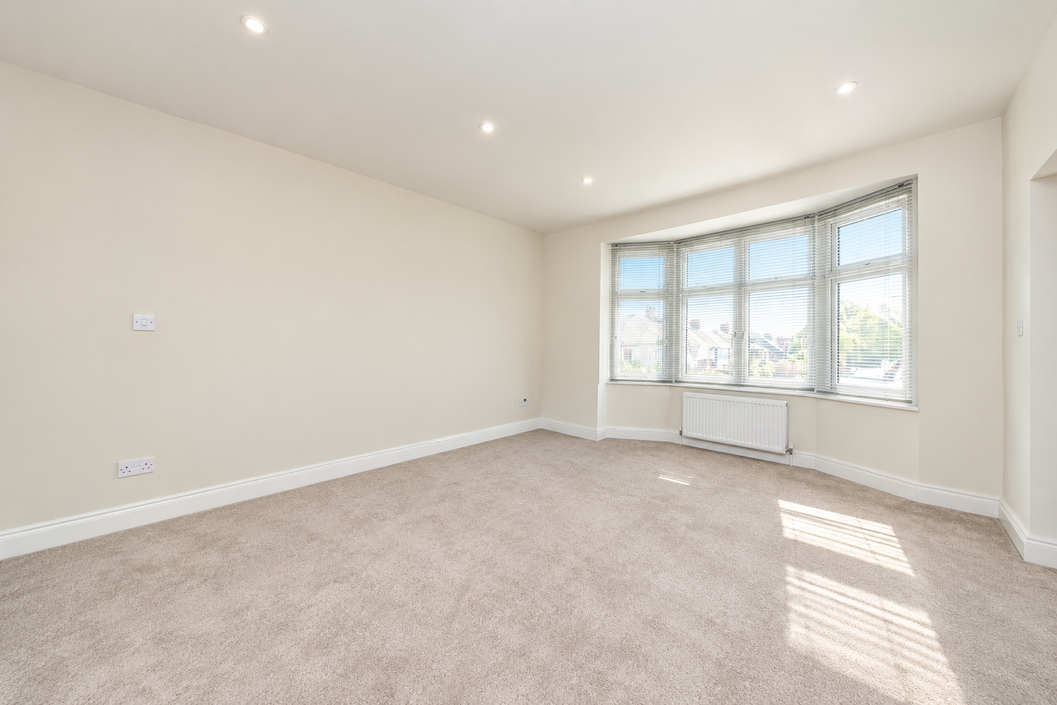 Semi Detached House for sale in London, Erridge Road, London, SW19