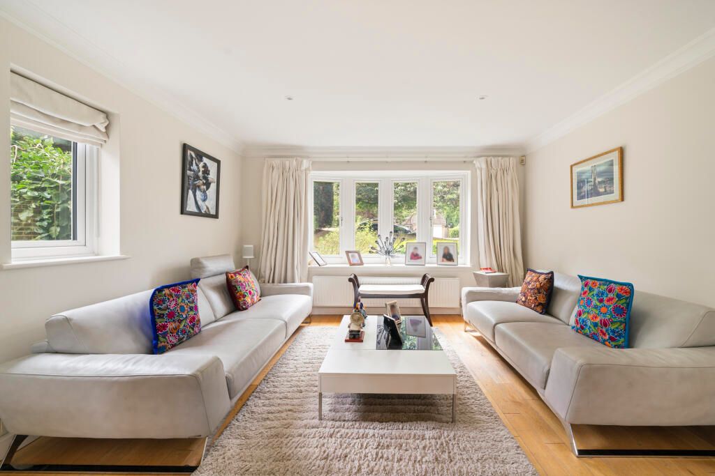 Detached House for sale in Cobham, Brackenhill Cobham KT11 2EW, 2970 m²