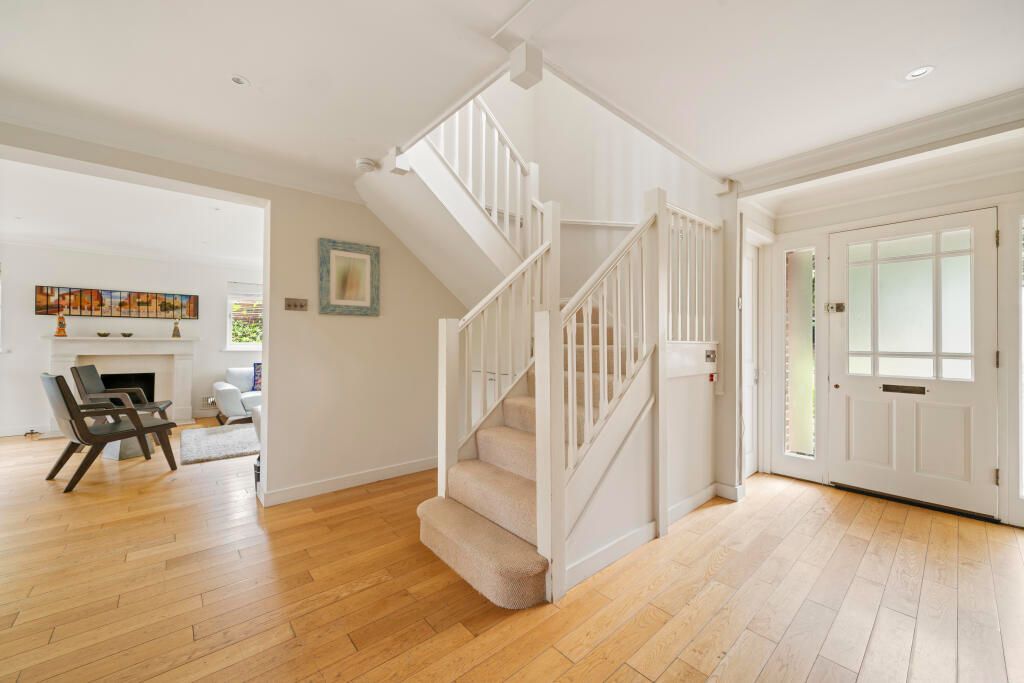 Detached House for sale in Cobham, Brackenhill Cobham KT11 2EW, 2970 m²