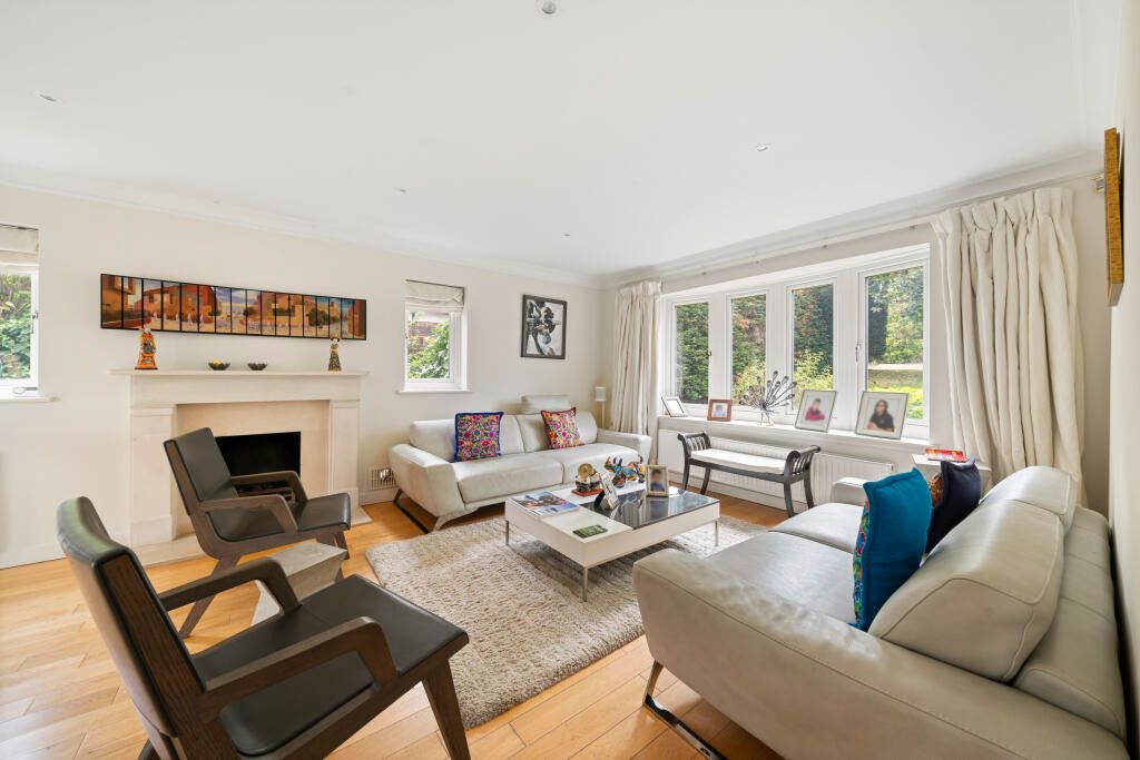 Detached House for sale in Cobham, Brackenhill Cobham KT11 2EW, 2970 m²