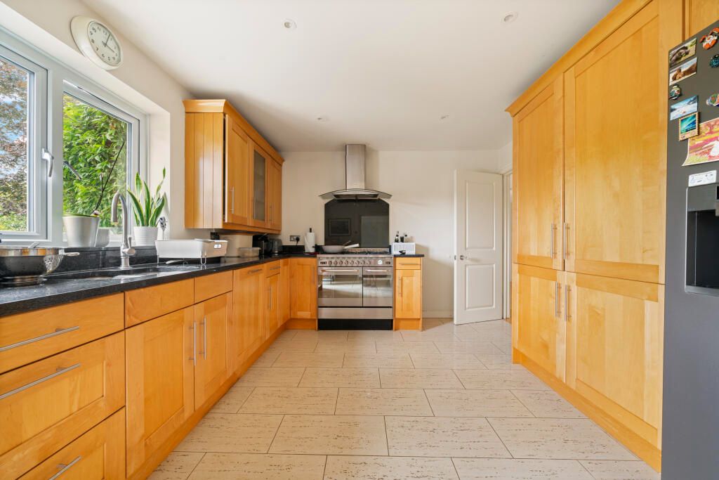 Detached House for sale in Cobham, Brackenhill Cobham KT11 2EW, 2970 m²