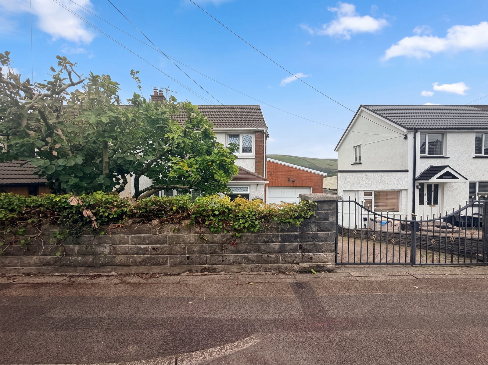 Semi Detached House for sale in Maesteg, Maesteg Road, Maesteg, Mid Glamorgan, CF34 9SN