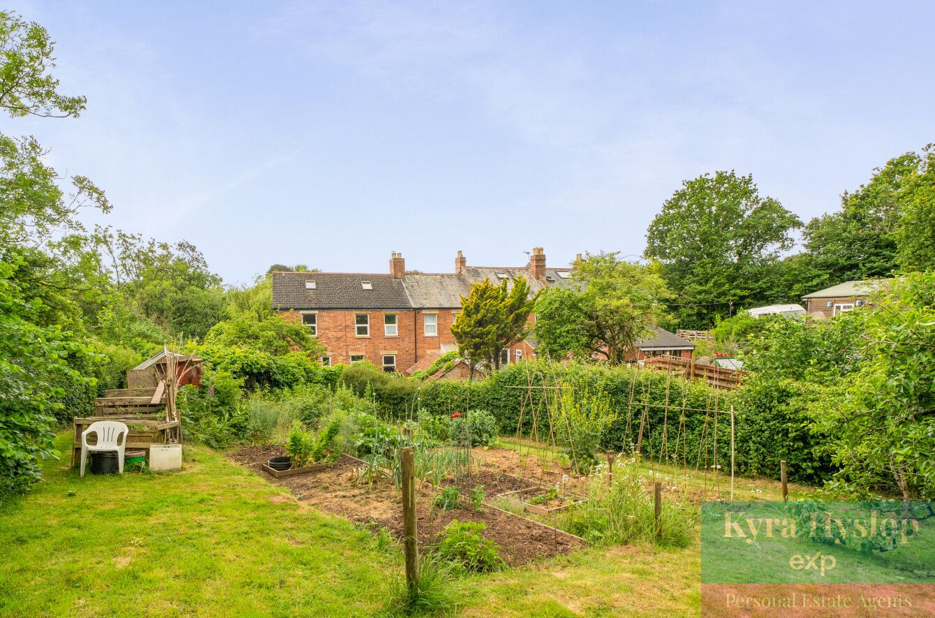 Semi Detached House in Exeter