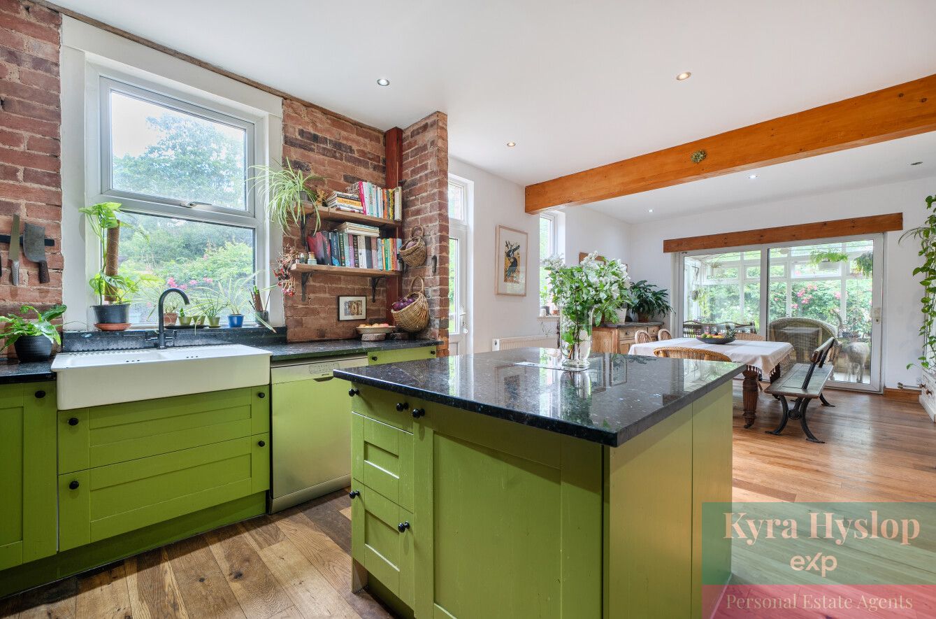 Semi Detached House in Exeter