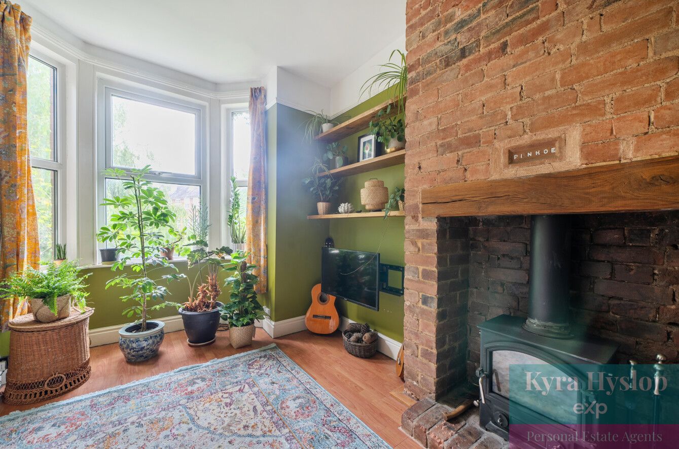 Semi Detached House in Exeter