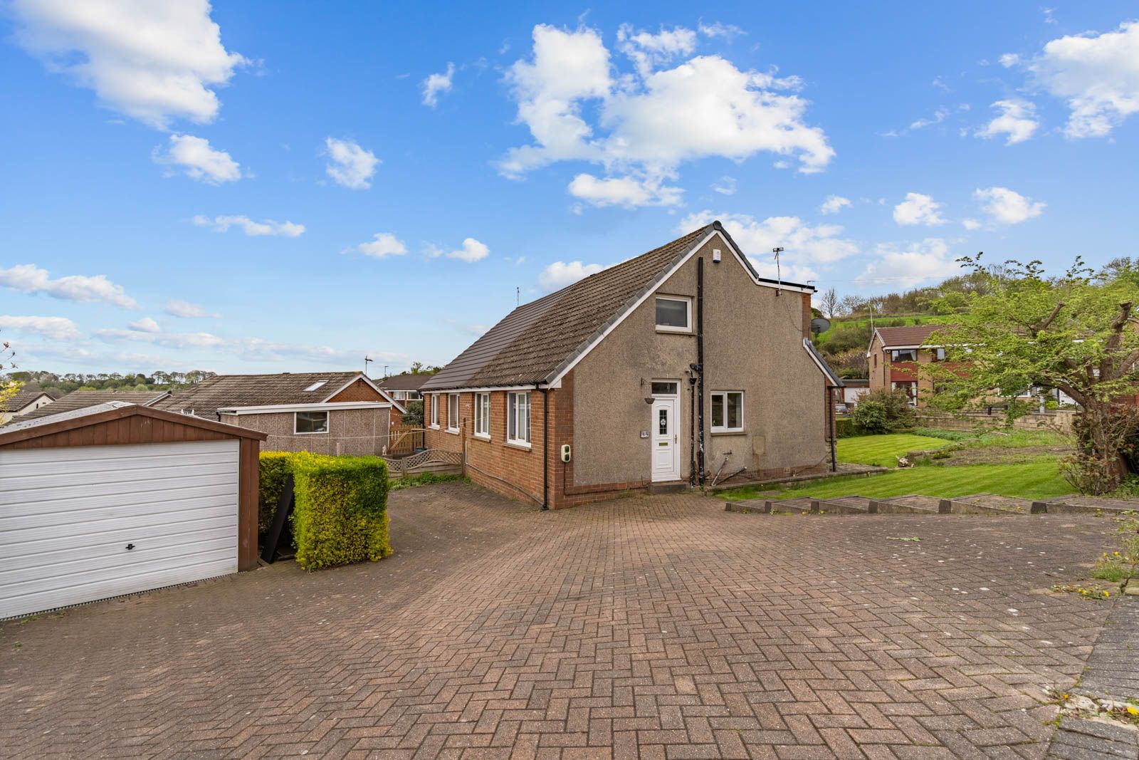 Semi Detached House in Brighouse