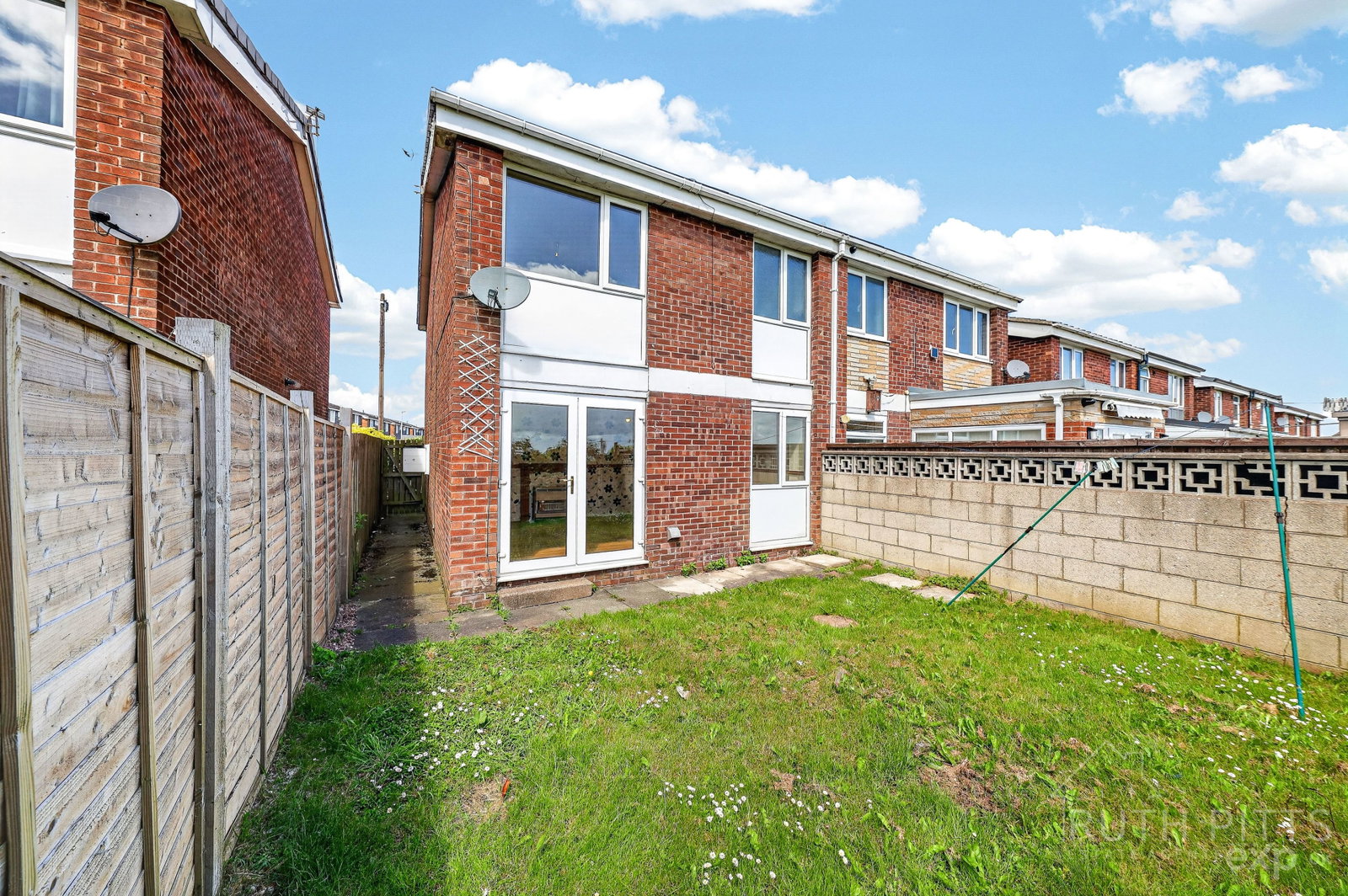 Semi Detached House in Pontefract