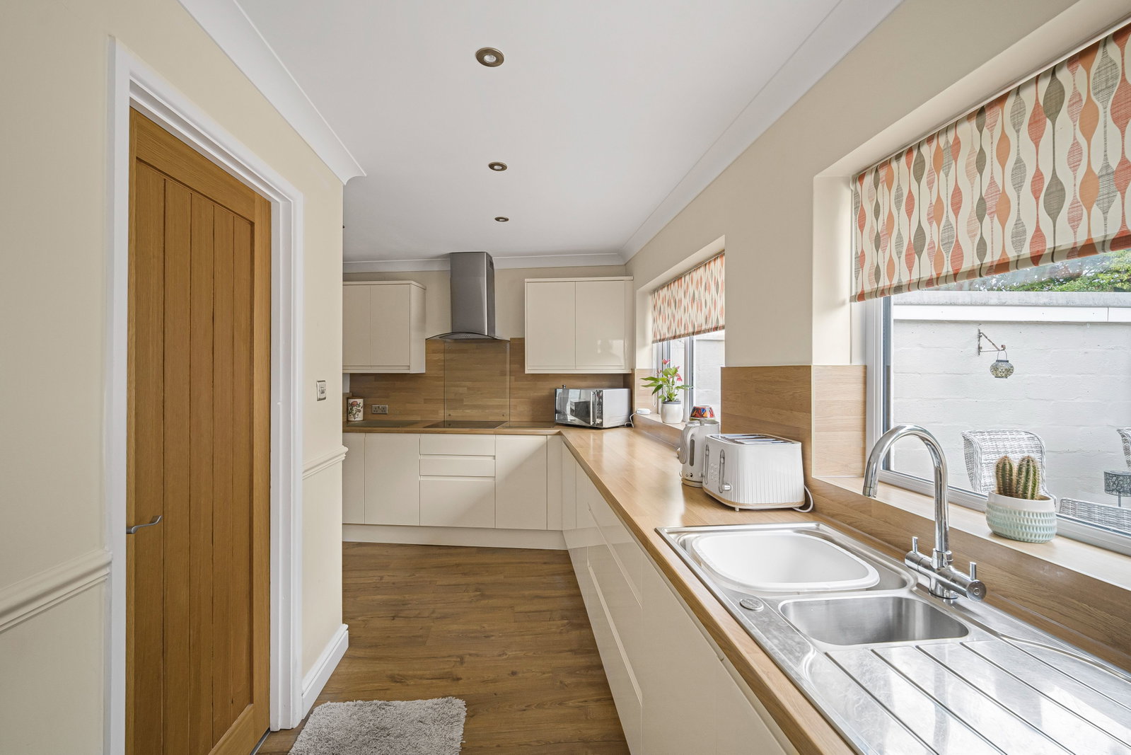 Semi Detached House in Pontyclun