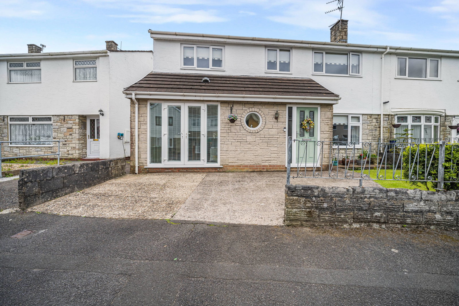 Semi Detached House in Pontyclun