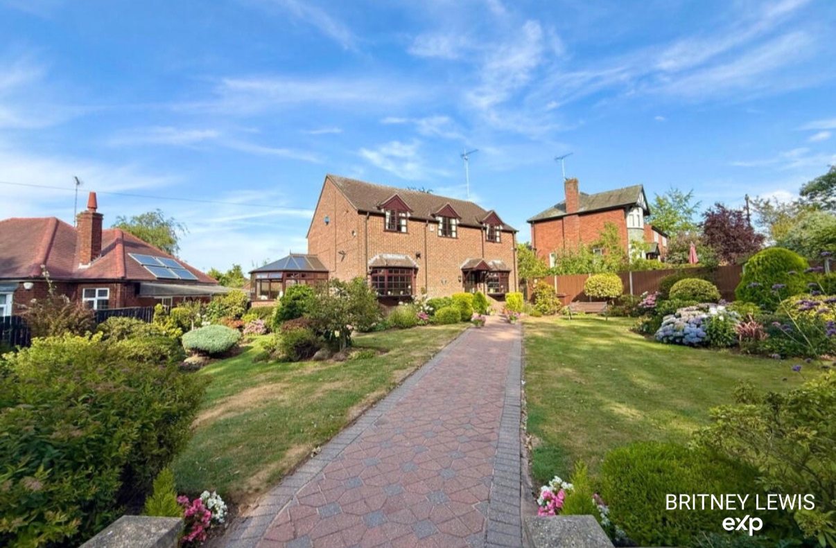 Detached House in Burton-on-trent