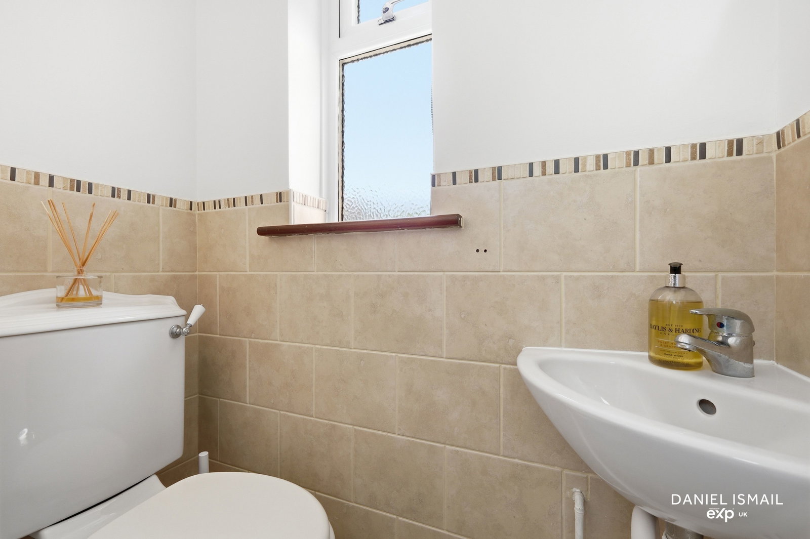 Semi Detached House in Basildon