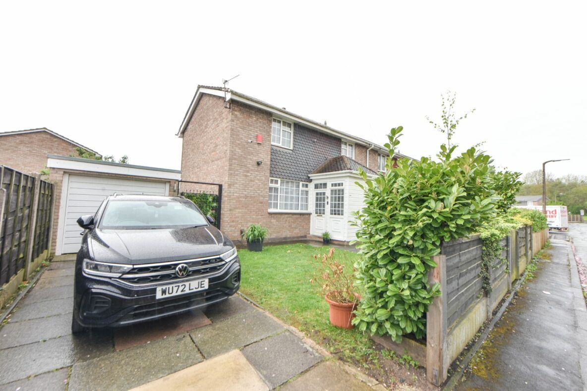 Semi Detached House in Sale