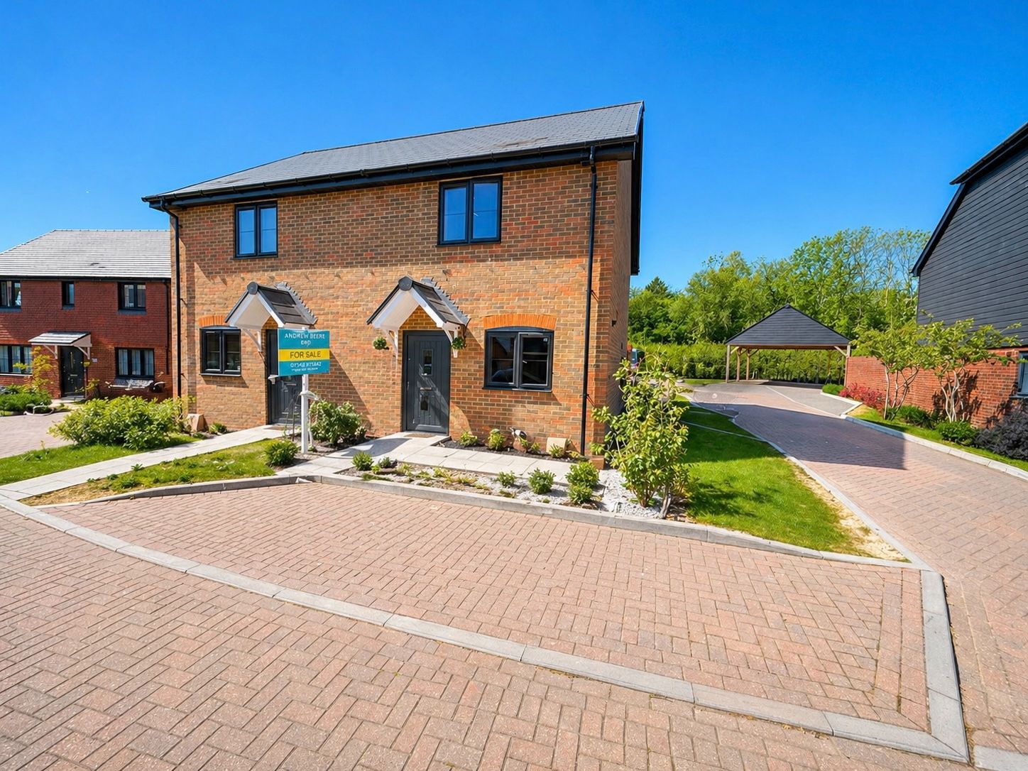Semi Detached House in Ashford