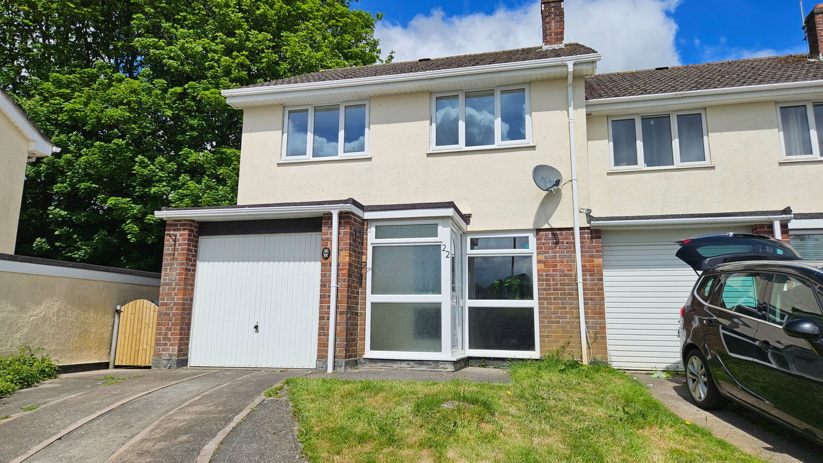 Semi Detached House in Par