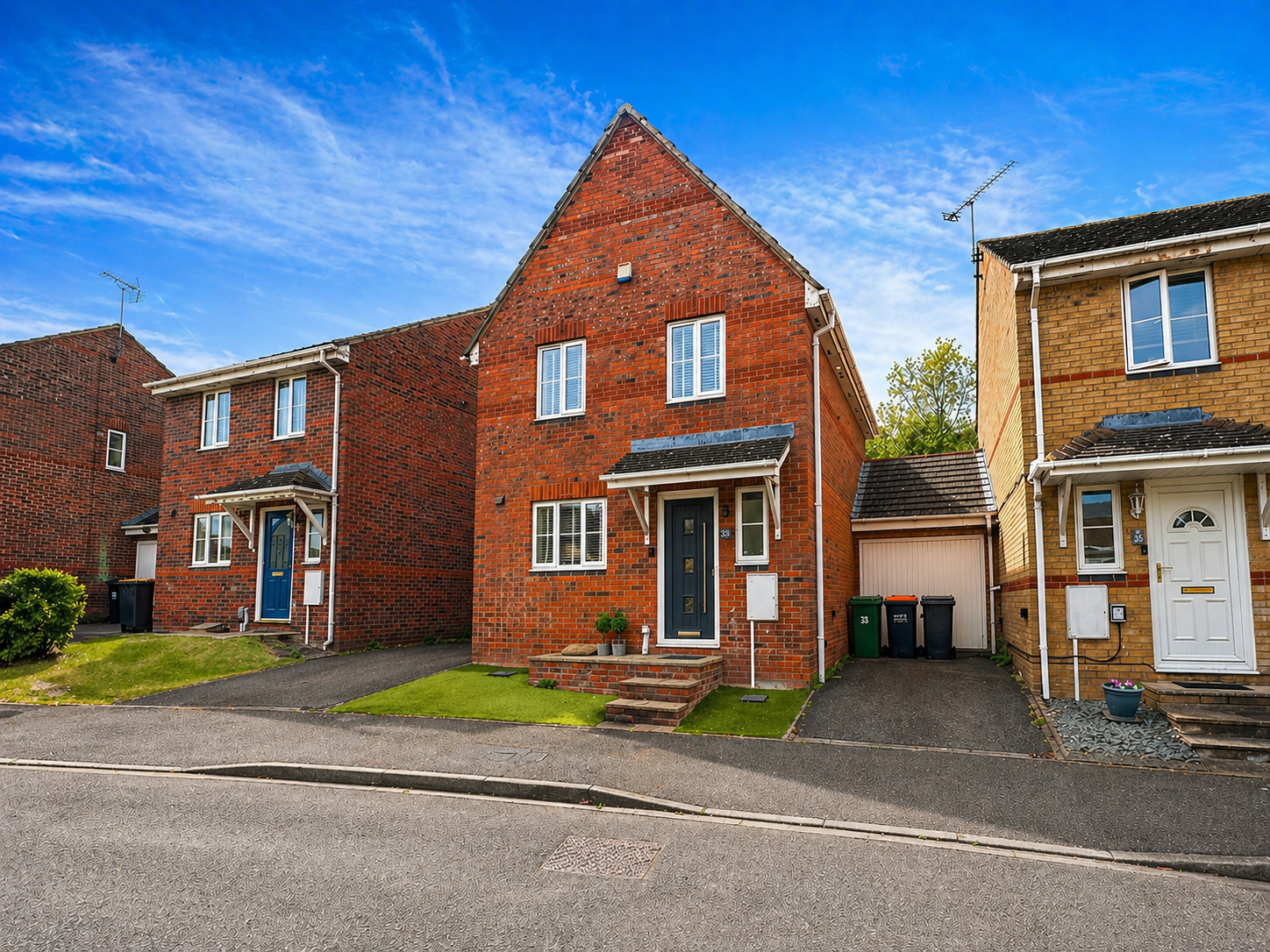 Detached House in Houghton Regis