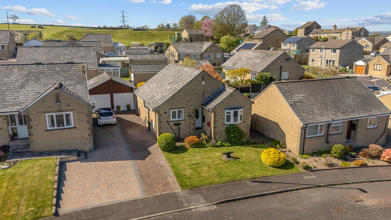 Detached House in Brighouse