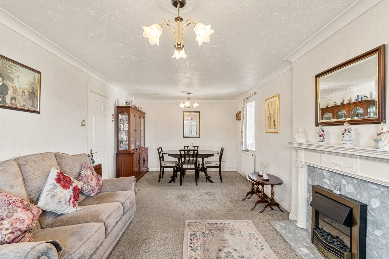 Detached House in Brighouse
