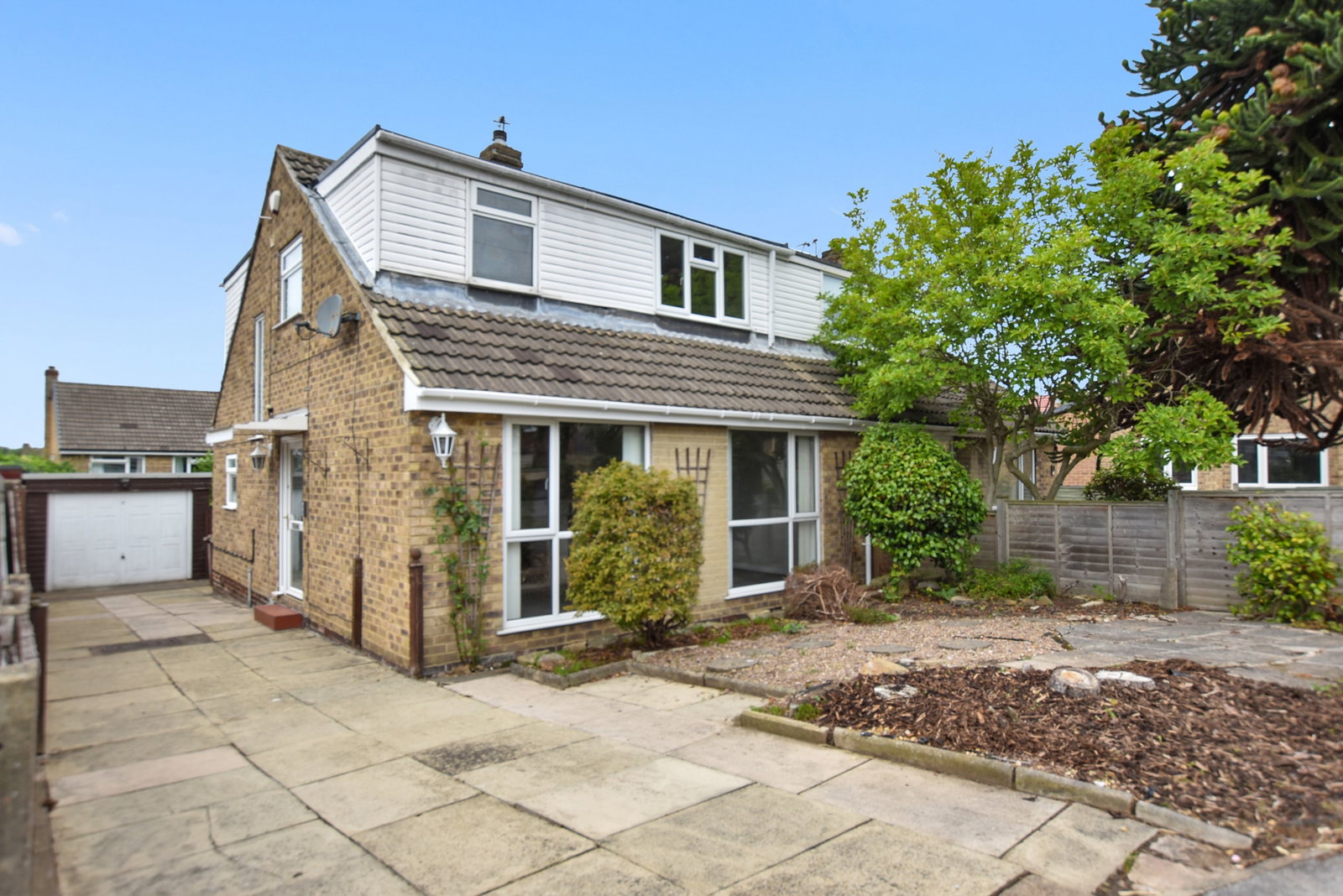 Semi Detached House for sale in Wakefield, Castle View, SANDAL, Wakefield WF2 7HZ, 1001 m²