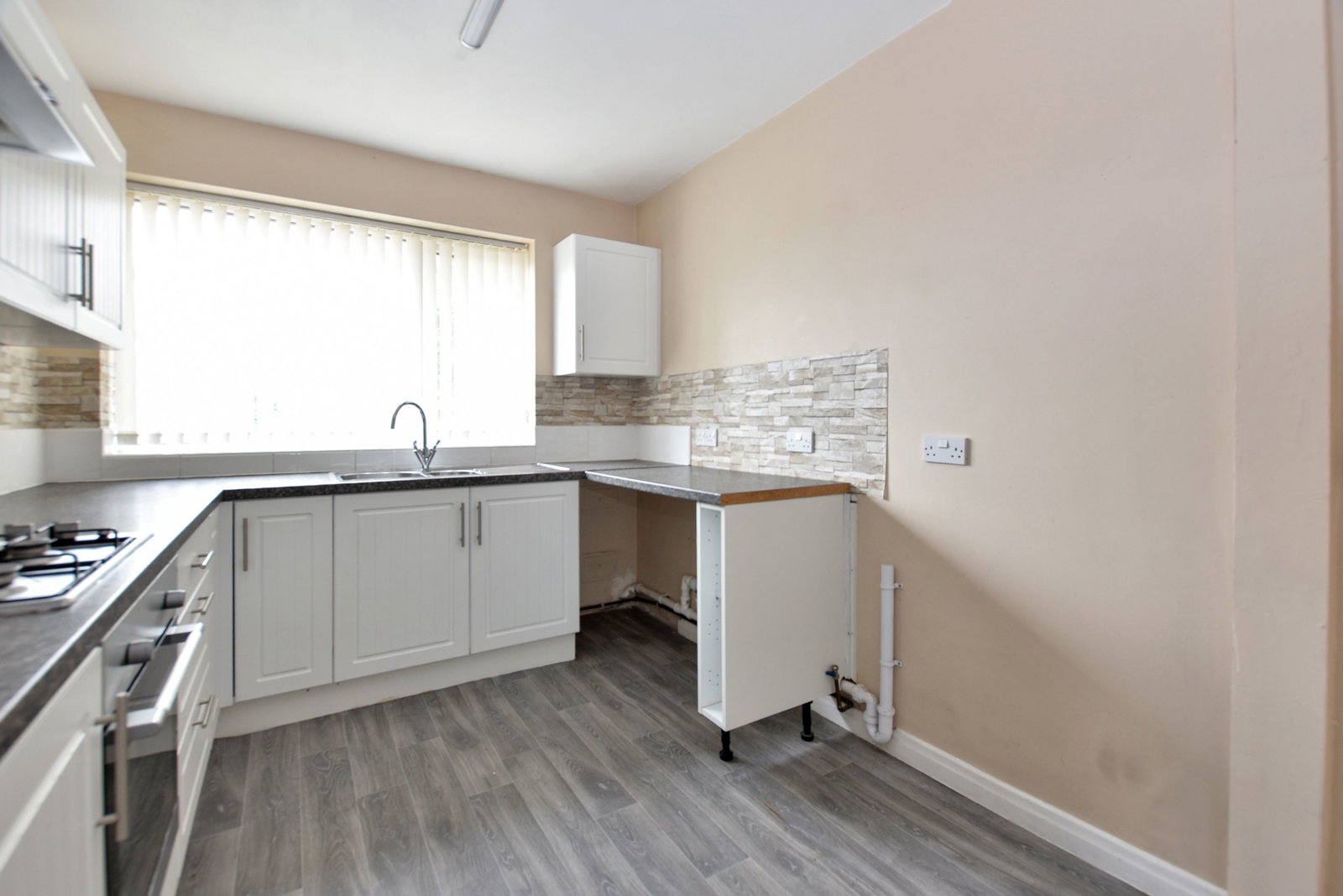 Semi Detached House for sale in Wakefield, Castle View, SANDAL, Wakefield WF2 7HZ, 1001 m²
