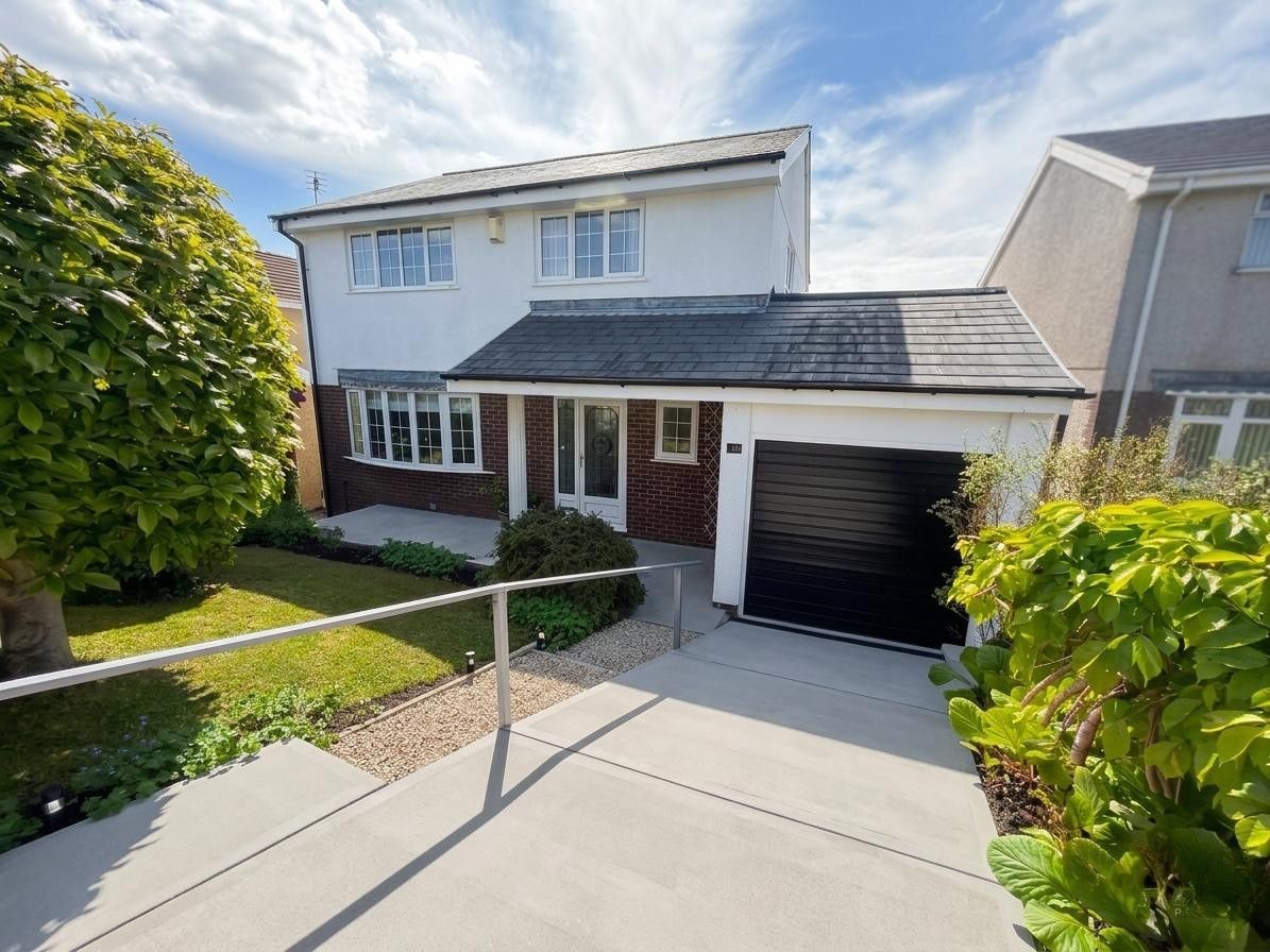 Detached House in Swansea