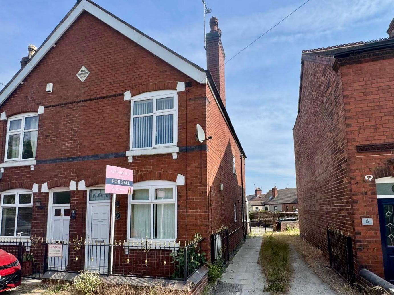 Semi Detached House in Swadlincote
