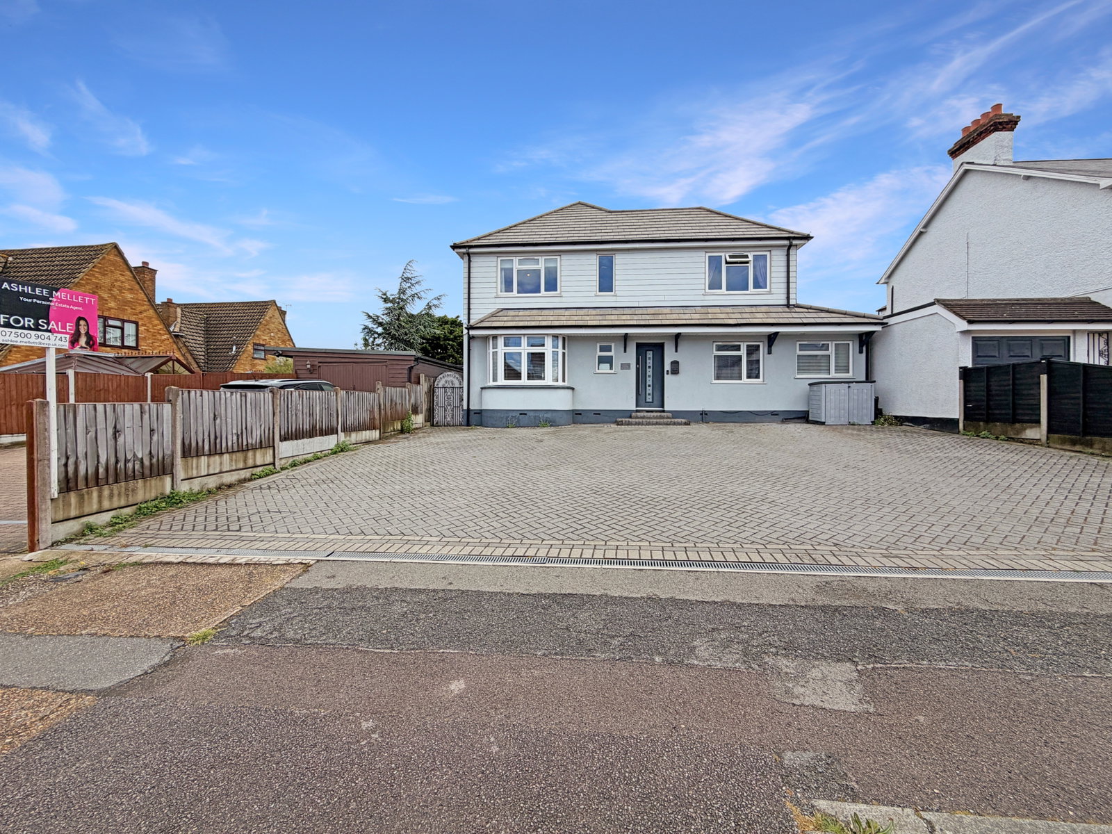 Detached House for sale in Stanford-le-hope, Lampits Hill, Old Corringham SS17 9AJ
