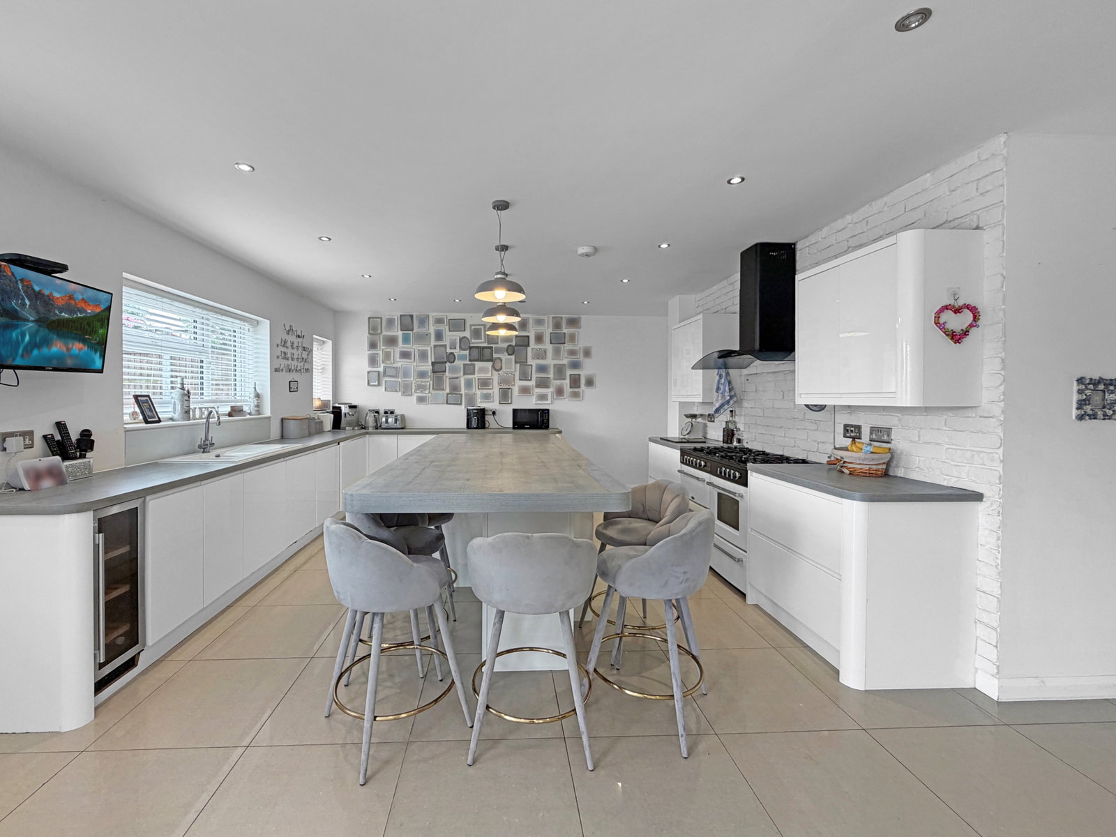 Detached House for sale in Stanford-le-hope, Lampits Hill, Old Corringham SS17 9AJ
