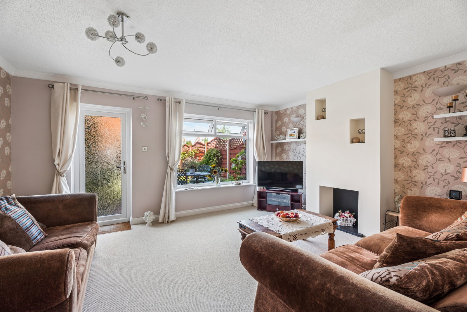 Terraced House for sale in Dunstable, Spoondell, Dunstable, LU6 3JX, 819 m²