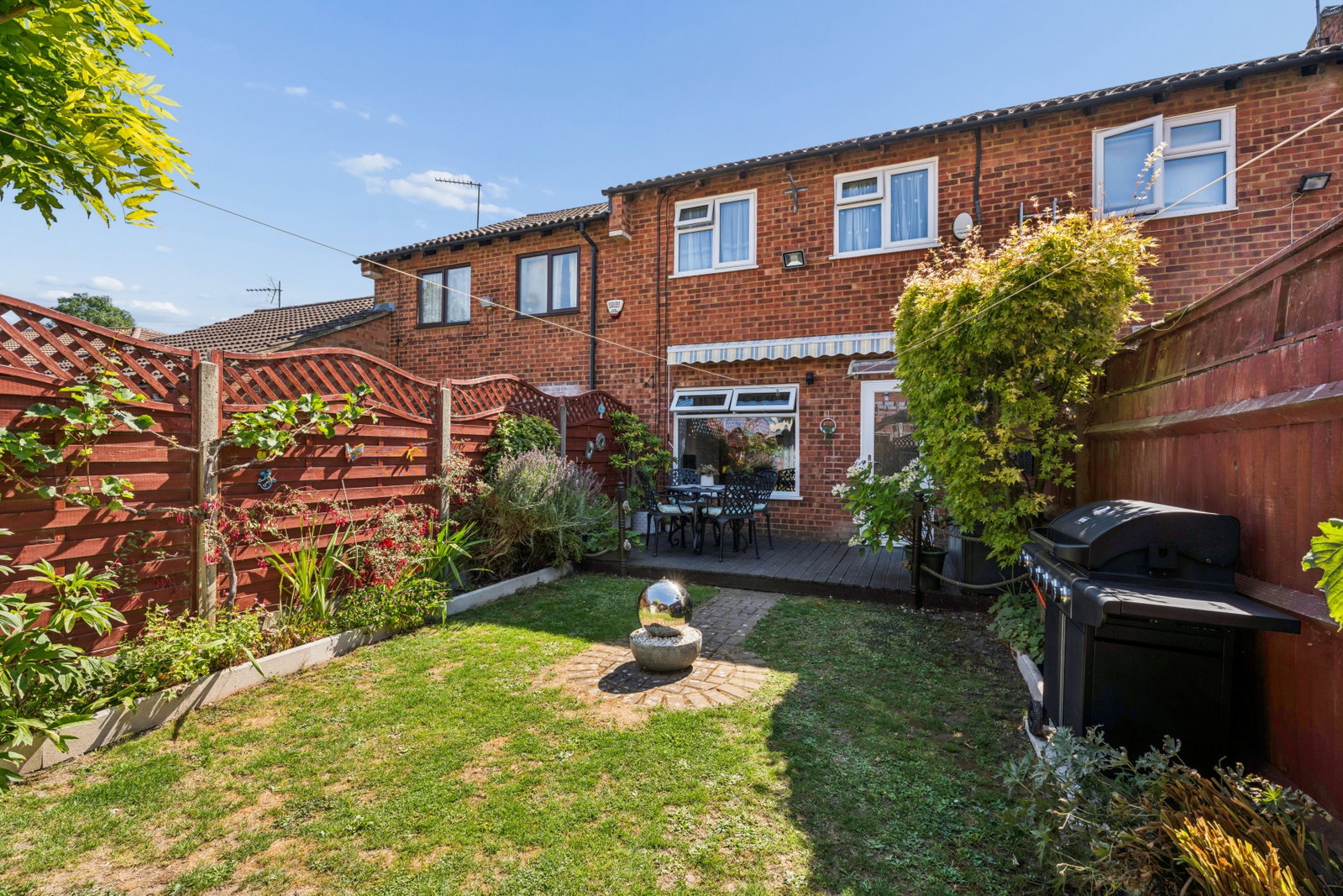 Terraced House for sale in Dunstable, Spoondell, Dunstable, LU6 3JX, 819 m²