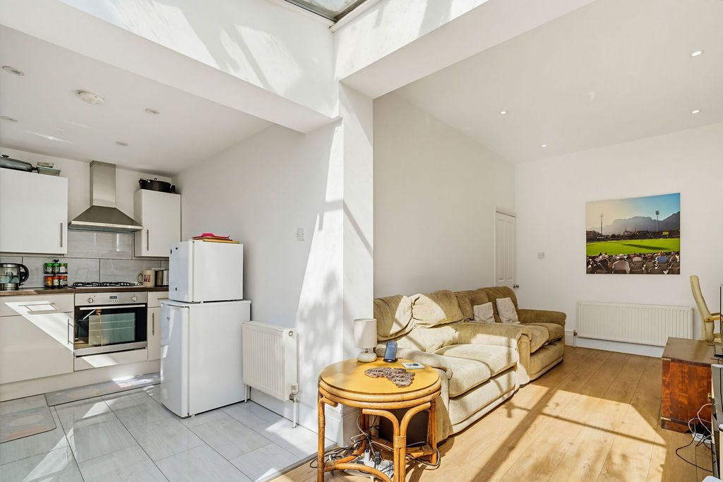 Flat in South Croydon