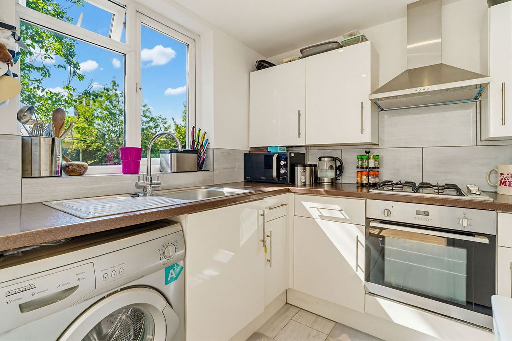 Flat in South Croydon