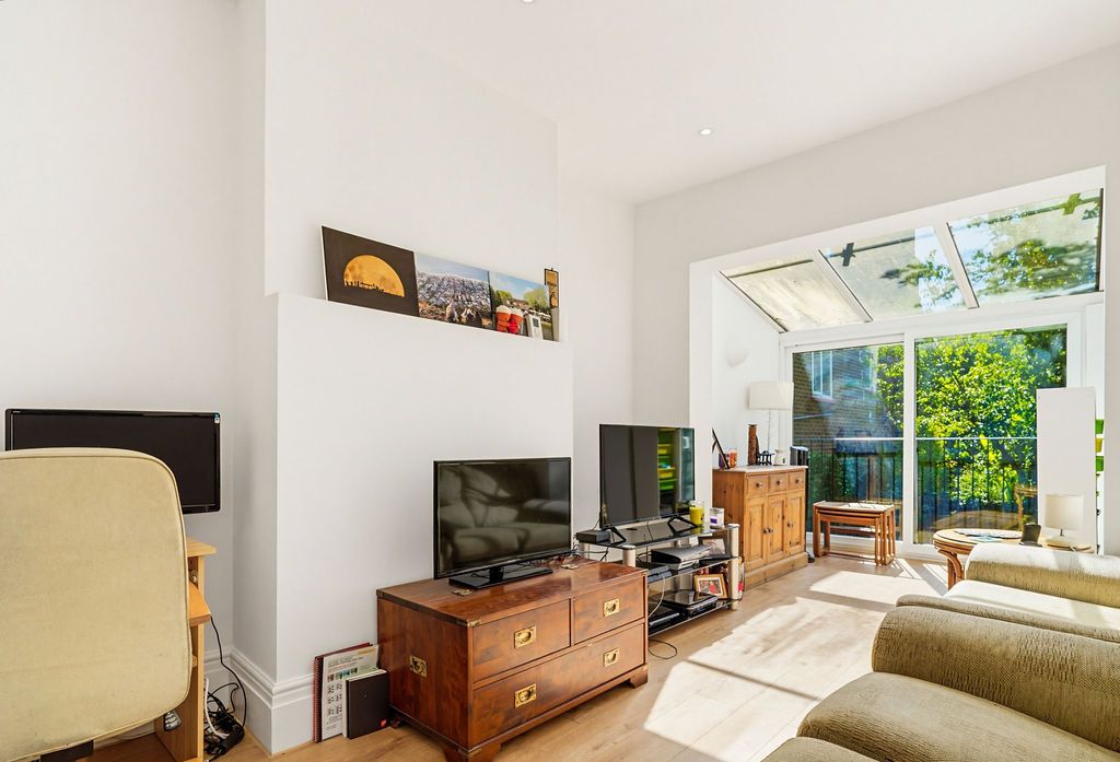 Flat in South Croydon