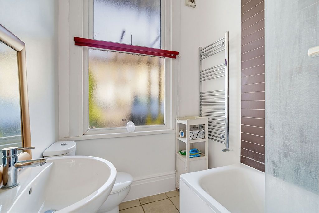 Flat in South Croydon