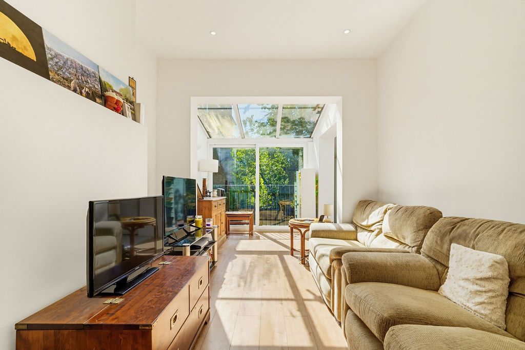 Flat in South Croydon
