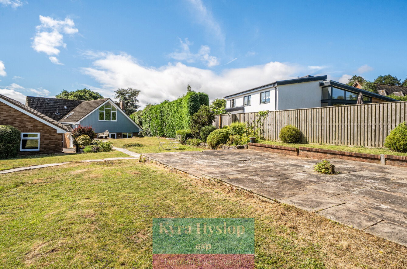 Detached House for sale in Exeter, Church Road, Silverton, Exeter, Devon, EX5 4HS, 3045 m²