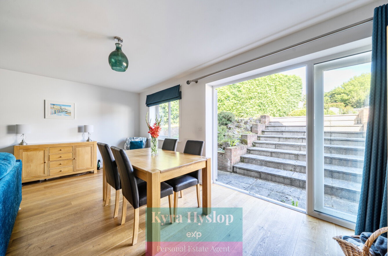 Detached House in Exeter 4