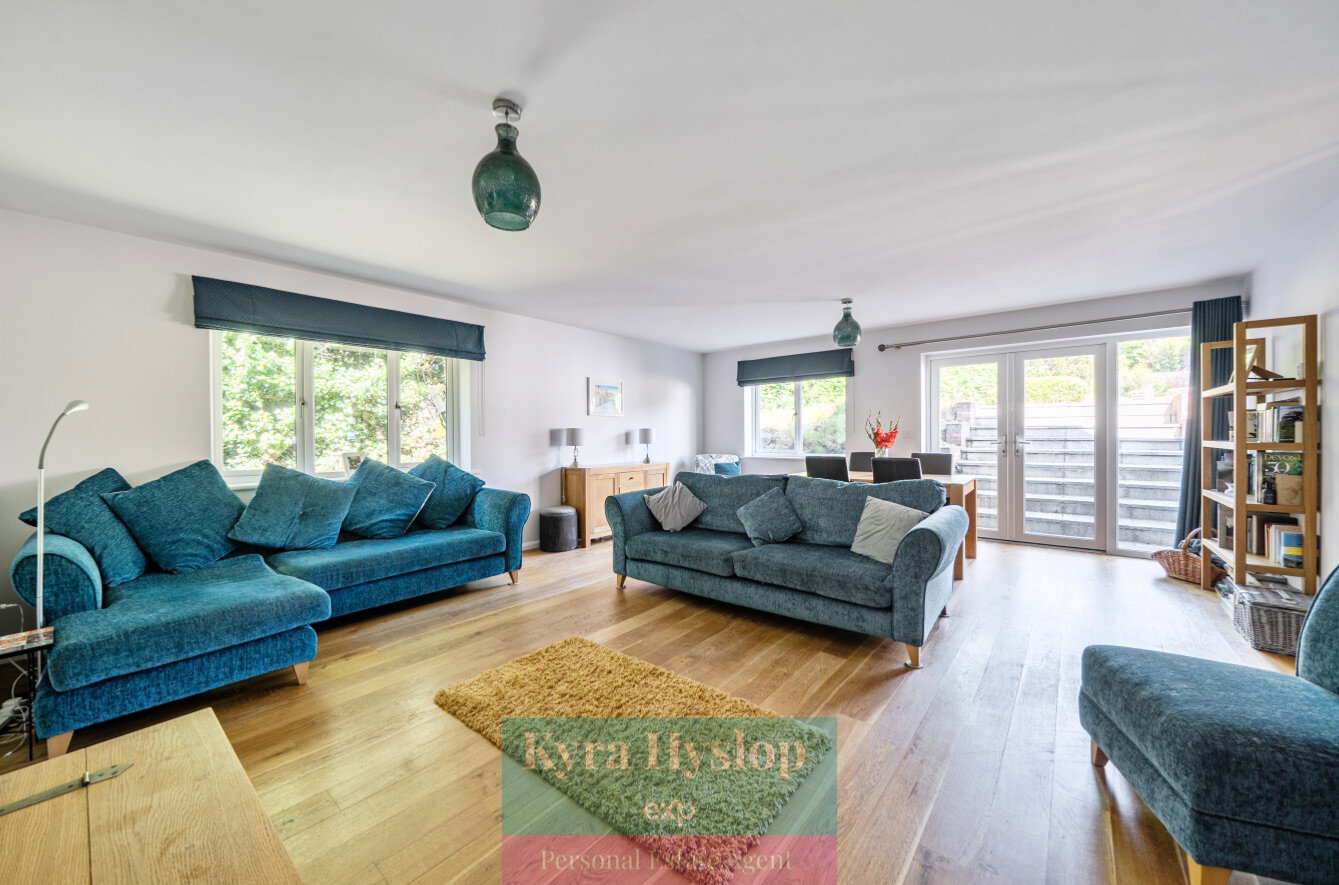 Detached House in Exeter 5